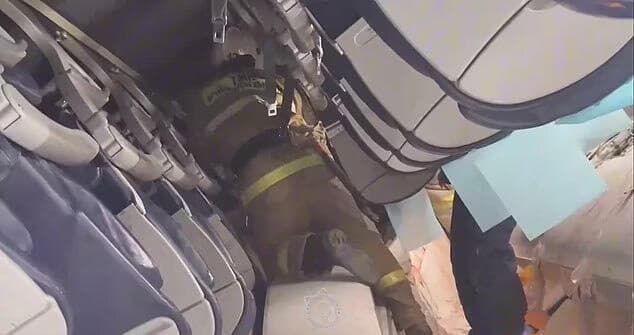 קזחסטן חיפושים בתוך מטוס אזרבייג'ן איירליינס ש התרסק בדרך ל צ'צ'ניה