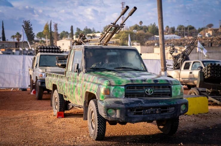 תערוכת אמל"ח שהוחרם מחיזבאללה בלבנון