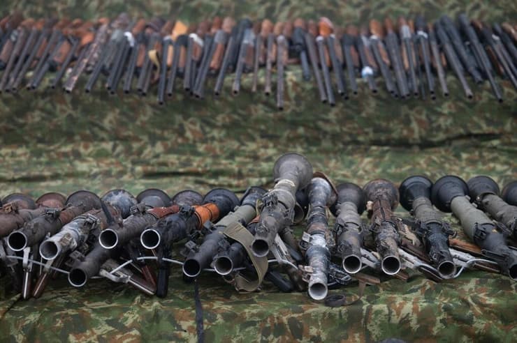 תערוכת אמל"ח שהוחרם מחיזבאללה בלבנון