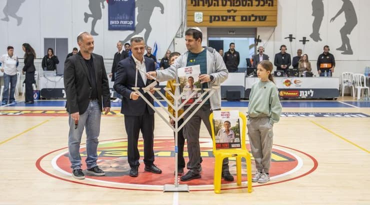 טקס הדלקת נר ראשון של חנוכה (רועי כפיר) טקס הדלקת נר ראשון של חנוכה