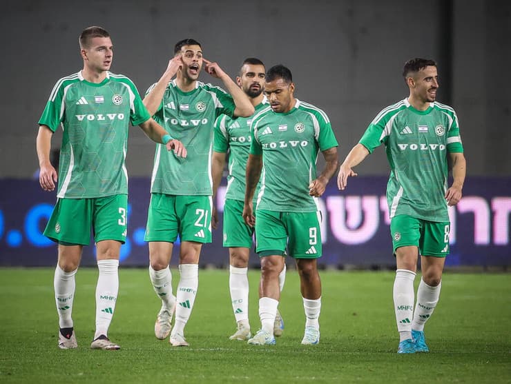 שחקני מכבי חיפה אחרי השער