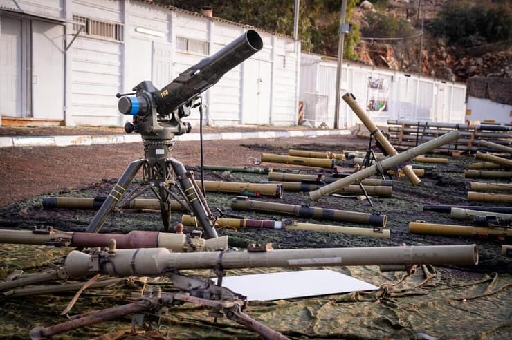 תערוכת אמל"ח שהוחרם מחיזבאללה בלבנון