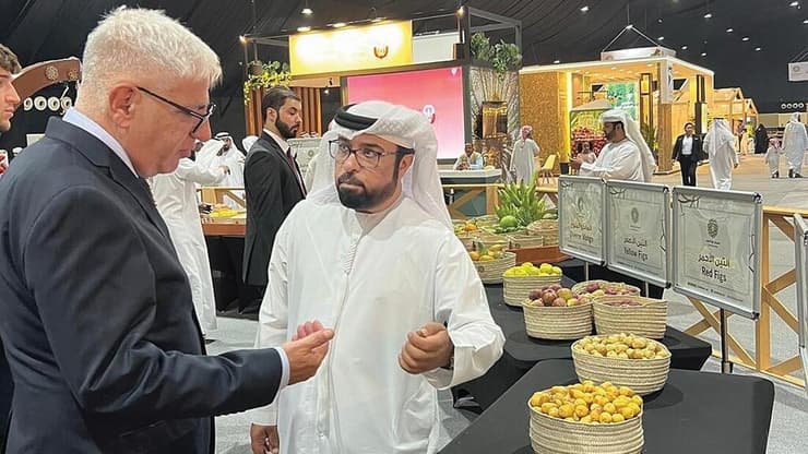 חייק בכנס באמירויות. "סיימנו את 2023 עם סחר של כמעט 3 מיליארד דולר, לא כולל סחר ביטחוני, תוכנה ושירותים" (צילום: פרוטוקול משרד ראש הממשלה האמירתי) אמיר חייק בכנס