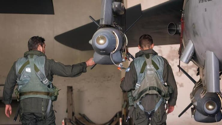 הכנות בחיל האוויר לתקיפות בתימן (צילום: דובר צה"ל) המראת מטוסי הקרב בדרך לתקיפה בתימן