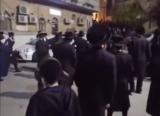 הפגנה נגד האדמו"ר מקרלין הפגנה נגד האדמו"ר מקרלין