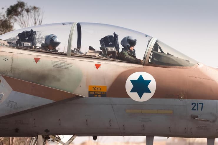 המראת מטוסי הקרב בדרך לתקיפה בתימן