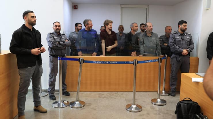 הארכת מעצרם של החשודים בזריקת הנורים על בית נתניהו בקיסריה