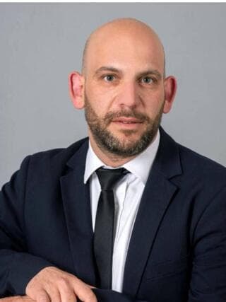 עו״ד ארז בר צבי