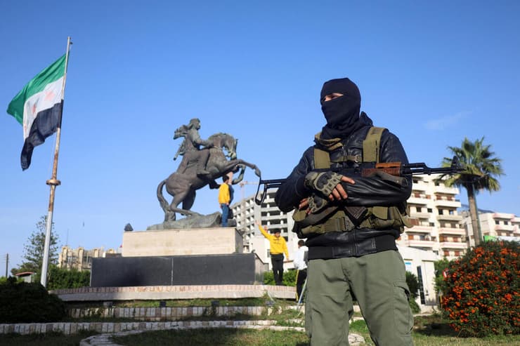 צילום: Reuters/Ammar Alzeer כוחות המשטר החדש ב סוריה בעיר טרטוס