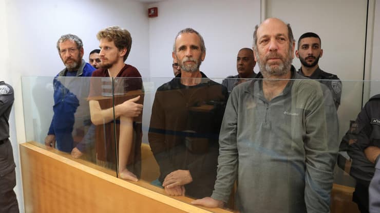 הארכת מעצרם של החשודים בזריקת הנורים על בית נתניהו בקיסריה