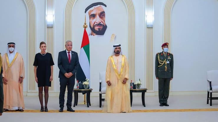 חייק עם ראש ממשלת האמירויות. "כשהגעתי לאבו-דאבי, משהו שם נתן לי תחושה של משפחה" (צילום: פרוטוקול משרד ראש הממשלה האמירתי) אמיר חייק עם ראש ממשלת האמירויות