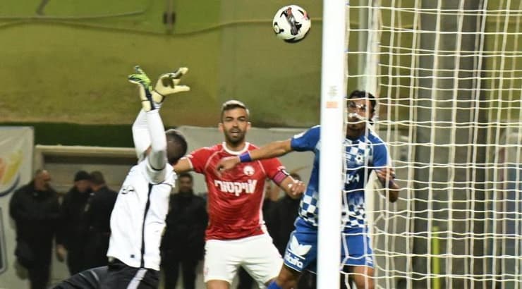 טל כחילה מציל מהקו