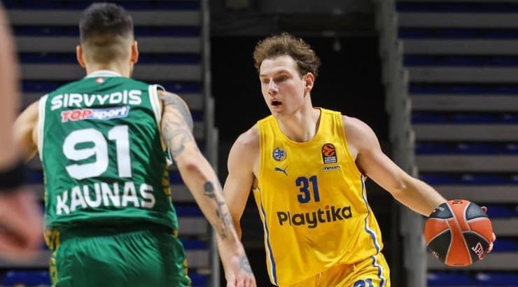 יוקובאיטיס בפעולה