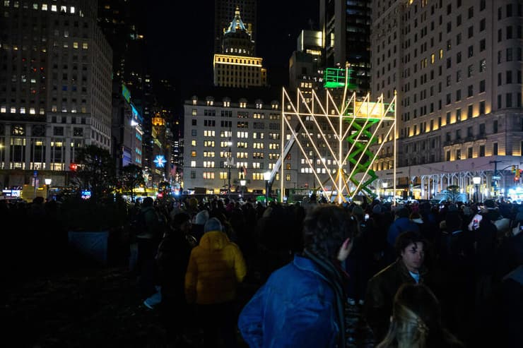 הדקת החנוכייה הגדולה בעולם, בניו יורק