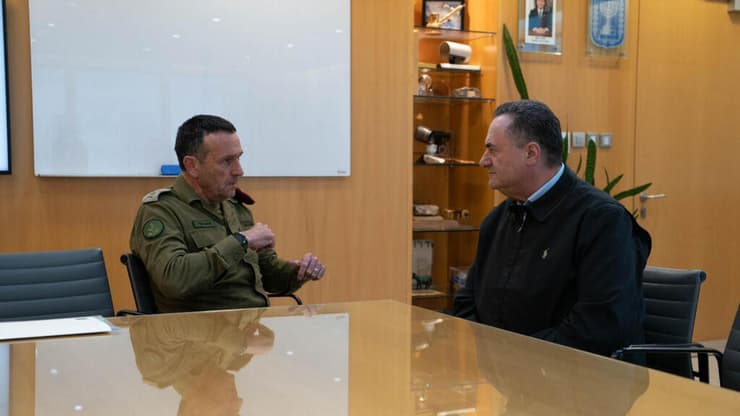 בפגישה של כמה שעות: תחקיר ראשון יוצג מחר בפני השר כ"ץ 