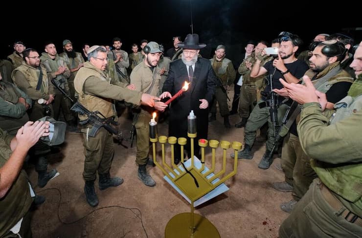 חנוכייה ציבורית גם בגבול רצועת עזה