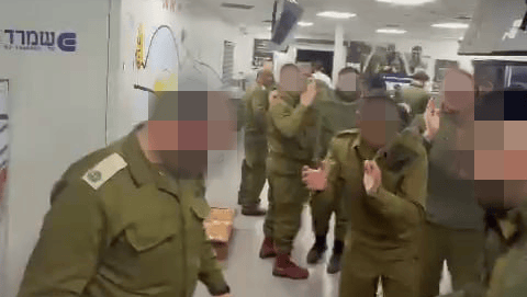 חרדים שהגיעו להתגייס למסלולי החרדים במג"ב וצנחנים וגילו שדחו את גיוסם