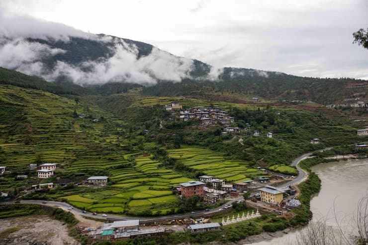 כפריים ציוריים וטרסות אורז בעמק פונקה (צילום: טל שחר) כפריים ציוריים וטרסות אורז בעמק פונקה