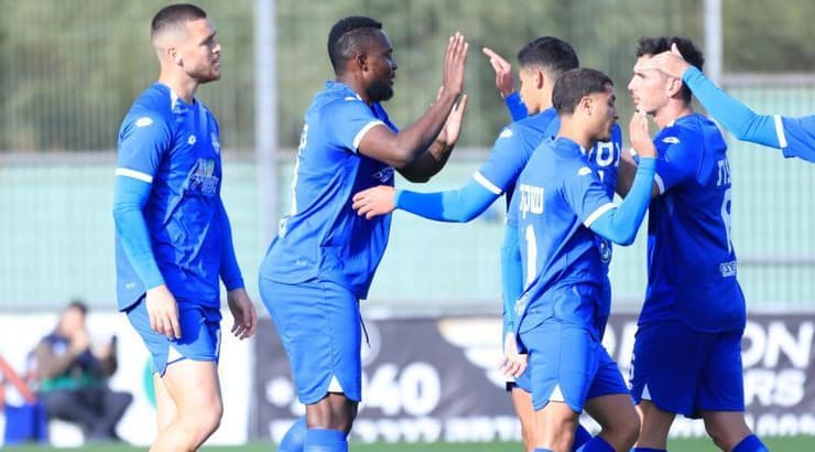 שחקני הפועל עפולה חוגגים (חג'אג' רחאל) שחקני הפועל עפולה חוגגים