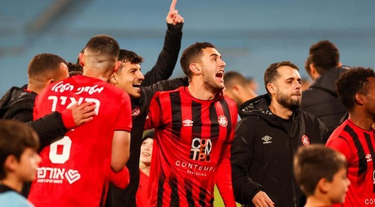 שחקני הפועל רמת גן חוגגים (שחר גרוס) שחקני הפועל רמת גן חוגגים