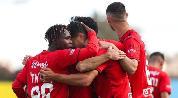 שחקני הפועל רמת גן חוגגים (שחר גרוס) שחקני הפועל רמת גן חוגגים