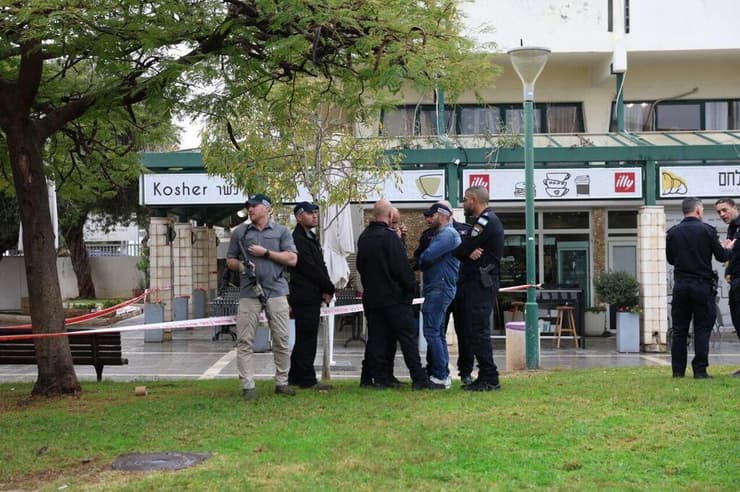 זירת הפיגוע בהרצליה