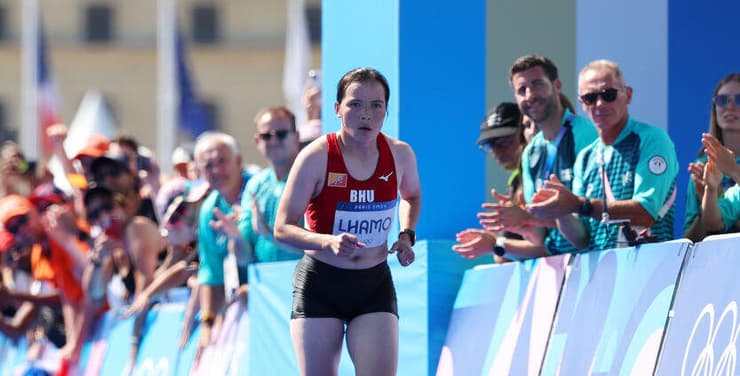 אי אפשר היה לעמוד מול הקסם המציאותי הזה. לאמו, רגע לפני קו הסיום בפריז (צילום: Cameron Spencer/Getty Images) לאמו