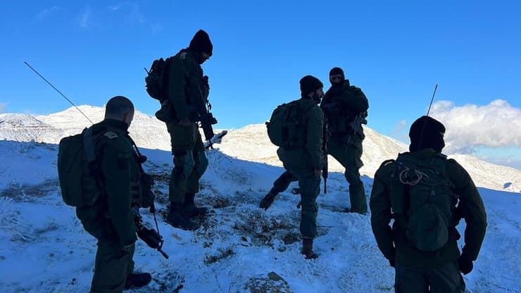 חשש משהיית חיילים בפסגת החרמון בתנאי מזג אוויר קיצוני. לוחמי חטיבת "ההרים" בגבול סוריה (צילום: דובר צה"ל) לוחמי חטיבת ההרים 810 בגבול סוריה