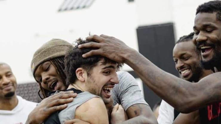 דני אבדיה וחבריו לקבוצה