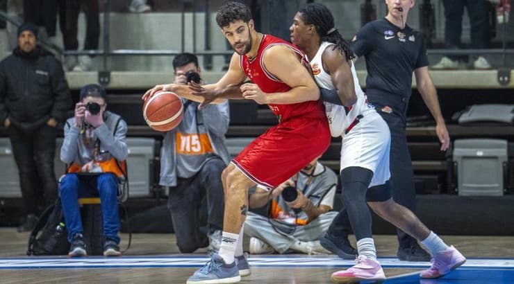 תומר גינת במאבק