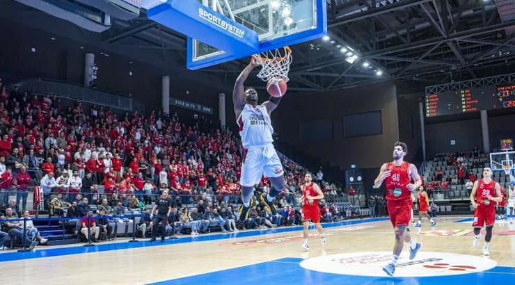 ראלי אולקינס מטביע