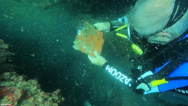 הרעפים הובאו ממרסיי (צילום: AQUAZOOM) הרעפים הובאו ממרסיי