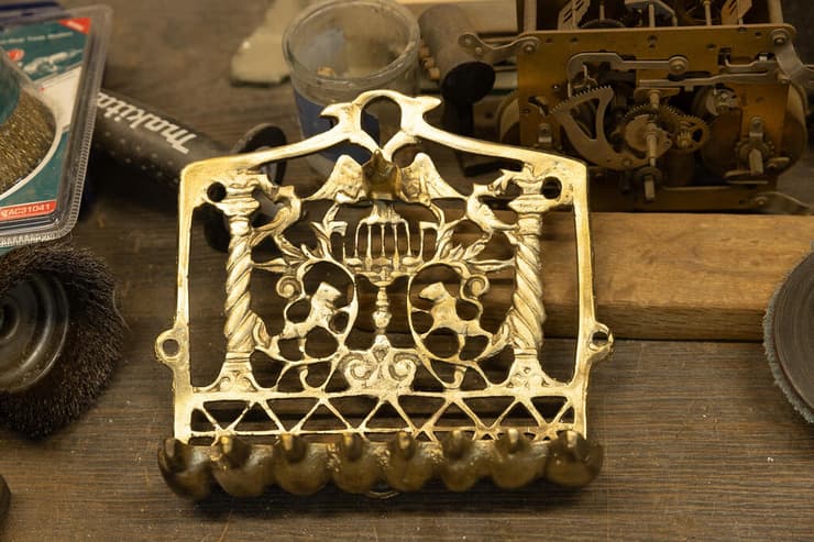 החנוכייה בתהליך החידוש, בסטודיו MAYARD