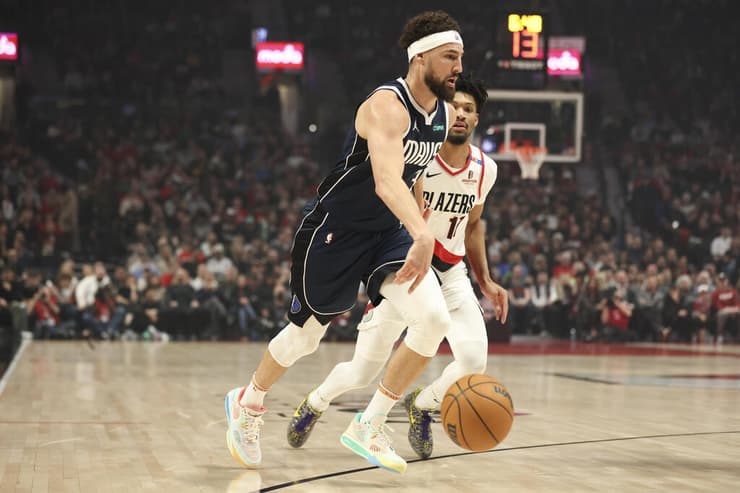 הפסד לדאלאס. תומפסון (צילום: AP Photo/Amanda Loman) תומפסון