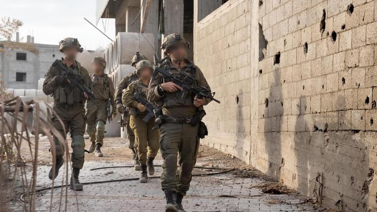 חיילי צה"ל ברצועת עזה. לא ראוי לאפשר למערכת הצבאית לפעול ללא אילוצים כלכליים (צילום: דובר צה"ל) פעילות כוחות אוגדה 162 ברצועת עזה