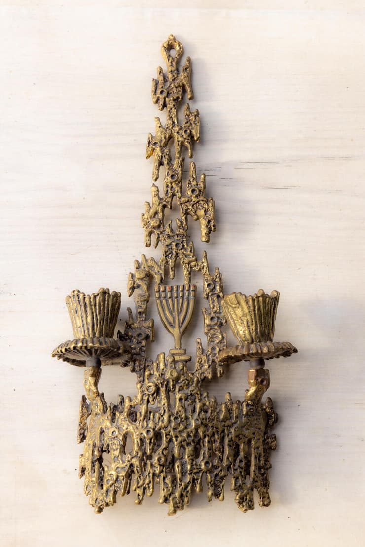 זוג הפמוטים שהוחזר מחאן יונס, בסטודיו MAYARD