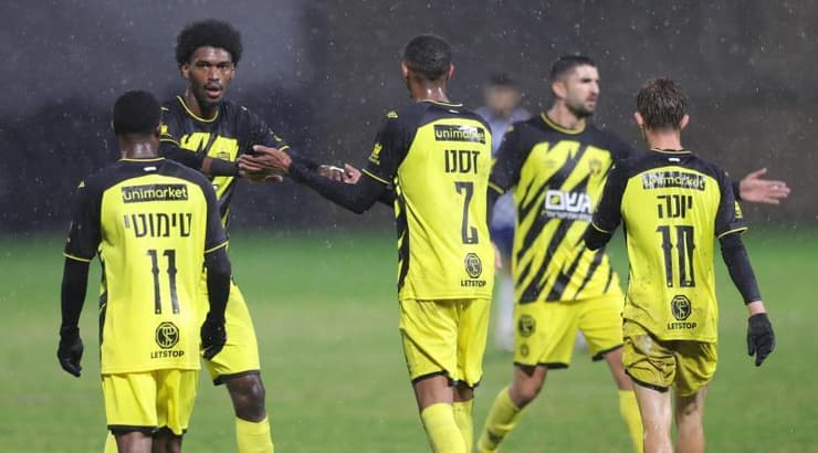 שחקני בית"ר ירושלים חוגגים (עמרי שטיין) שחקני בית"ר ירושלים חוגגים