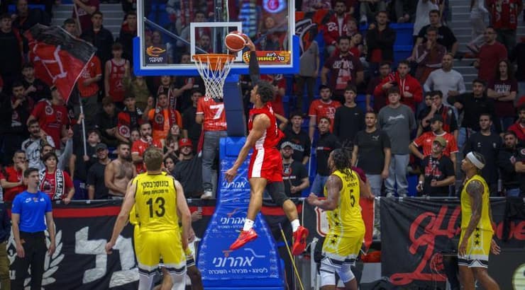 ג'סטין סמית' מטביע