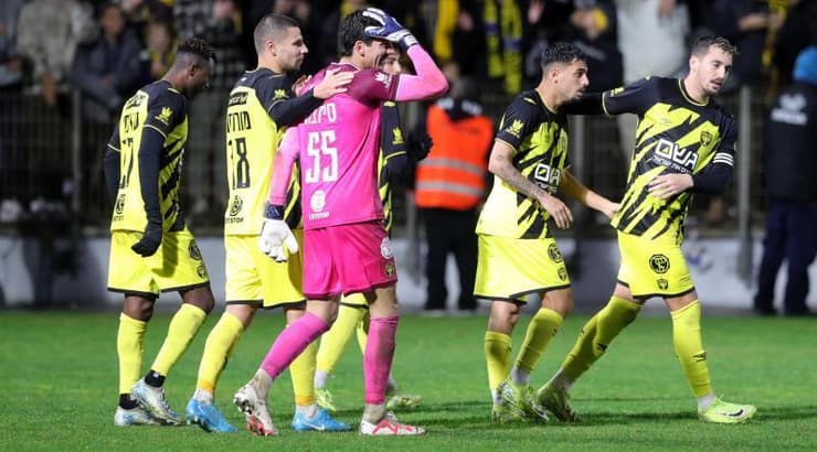 שחקני בית"ר ירושלים חוגגים (עמרי שטיין) שחקני בית"ר ירושלים חוגגים