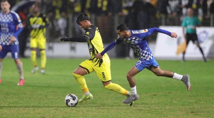 ירין לוי מקדים את עמית חדד (עמרי שטיין) ירין לוי מקדים את עמית חדד