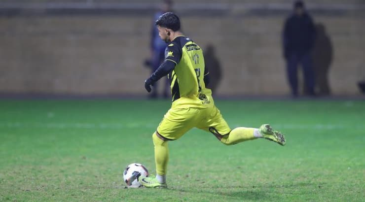 ירין לוי בועט את הפנדל (עמרי שטיין) ירין לוי בועט את הפנדל