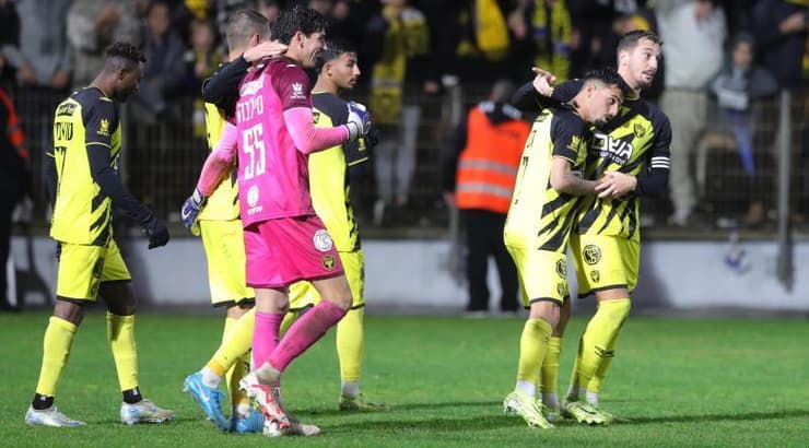 שחקני בית"ר ירושלים חוגגים (עמרי שטיין) שחקני בית"ר ירושלים חוגגים