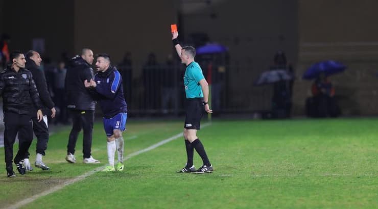 אביב קליין שולף כרטיס אדום (עמרי שטיין) אביב קליין שולף כרטיס אדום