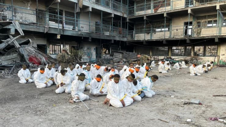 מעצר המחבלים בבית החולים כמאל עדואן בעזה (צילום: דובר צה"ל ) מעצר המחבלים בבית החולים כמאל עדואן בעזה