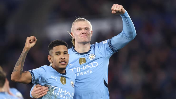 שחקן מנצ'סטר סיטי ארלינג הולאנד עם סאביניו