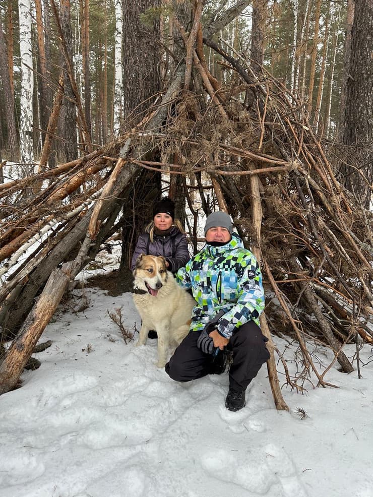 שלומי עם חברה והכלב ששמר עליהם