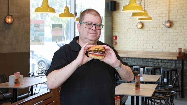 אייל רודוב מרשת ההמבורגרים "סמאש בורגר"