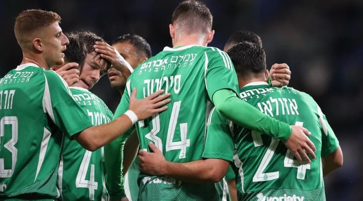 שחקני מכבי חיפה חוגגים 0:2 מהיר