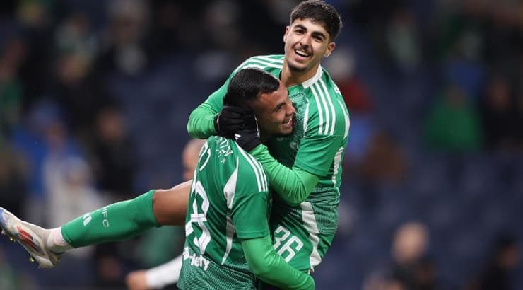 הצעירים של מכבי חיפה חוגגים