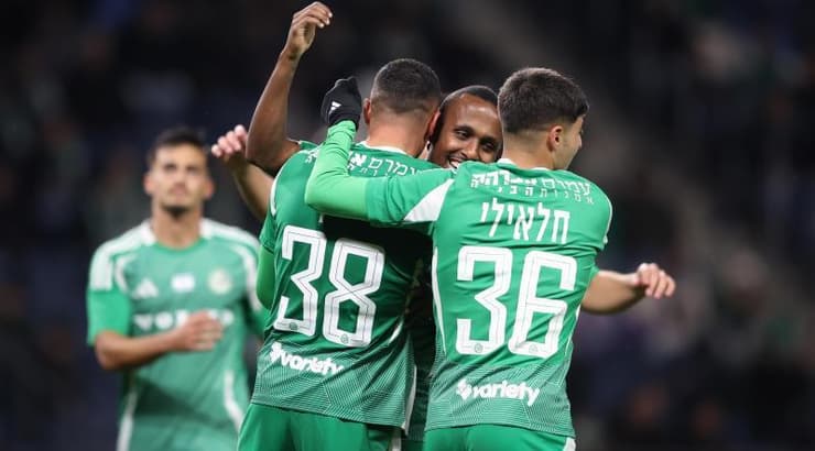 שחקני מכבי חיפה חוגגים